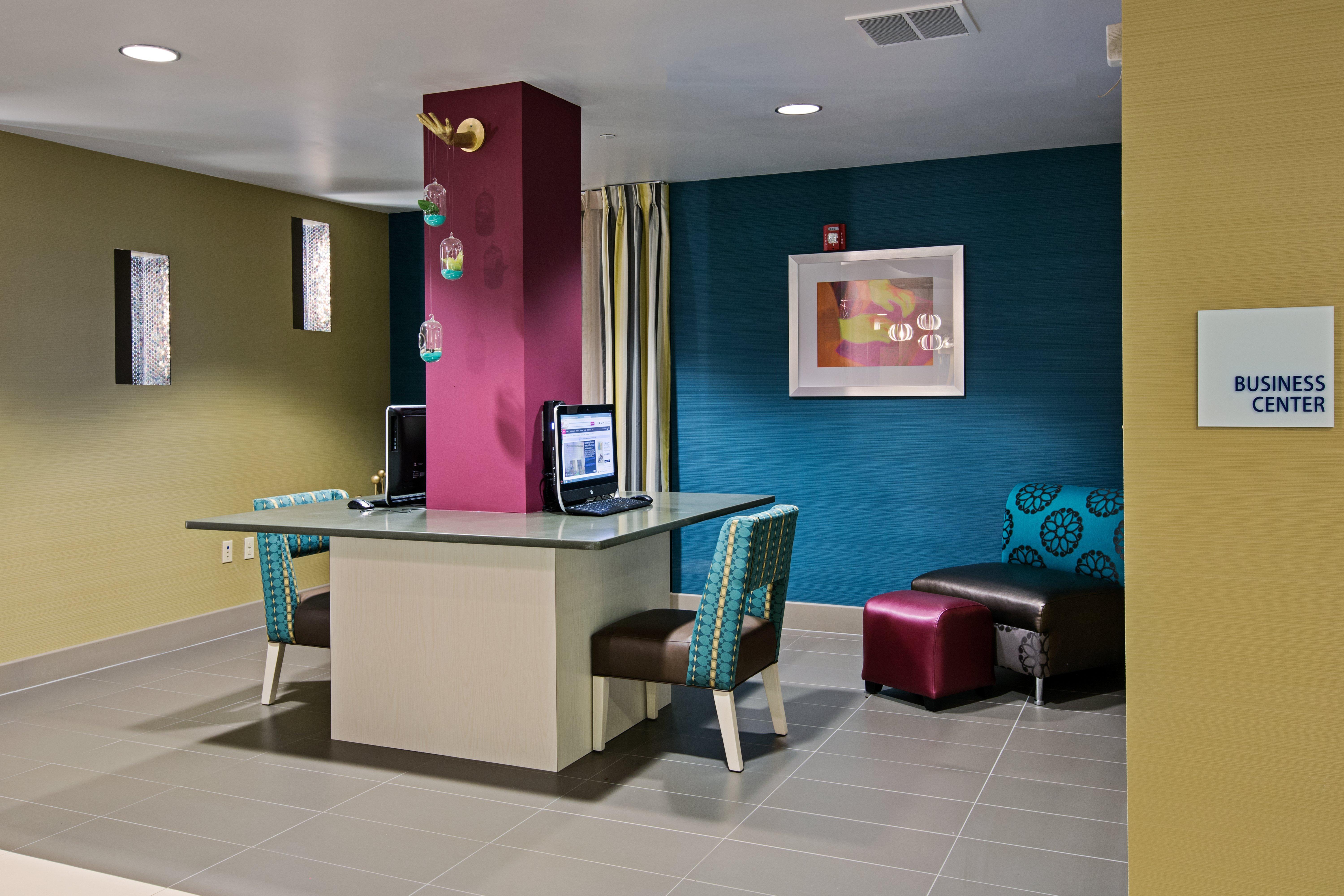Holiday Inn Express & Suites Carlisle By Ihg Exterior photo